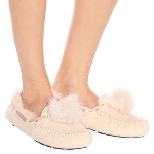 Authentic UGG Dakota Pom Pom Moccasins